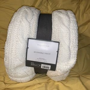 Threshold reversible throw